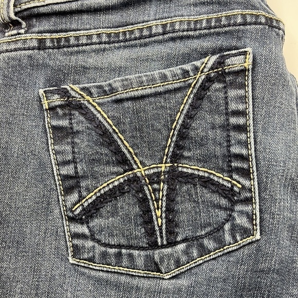 Kut From The Kloth Mid Rise Size 6 - Picture 13 of 16
